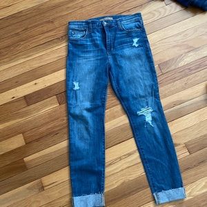 Joe’s Jeans medium wash jean, accent cuff and rips for trendy look. Size 29.